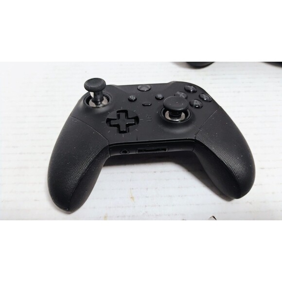 MICROSOFT XBOX ELITE SERIES 2 CONTROLLER W CASE NOT WORKING PARTS OR REPAIR ONLY - Picture 2 of 6